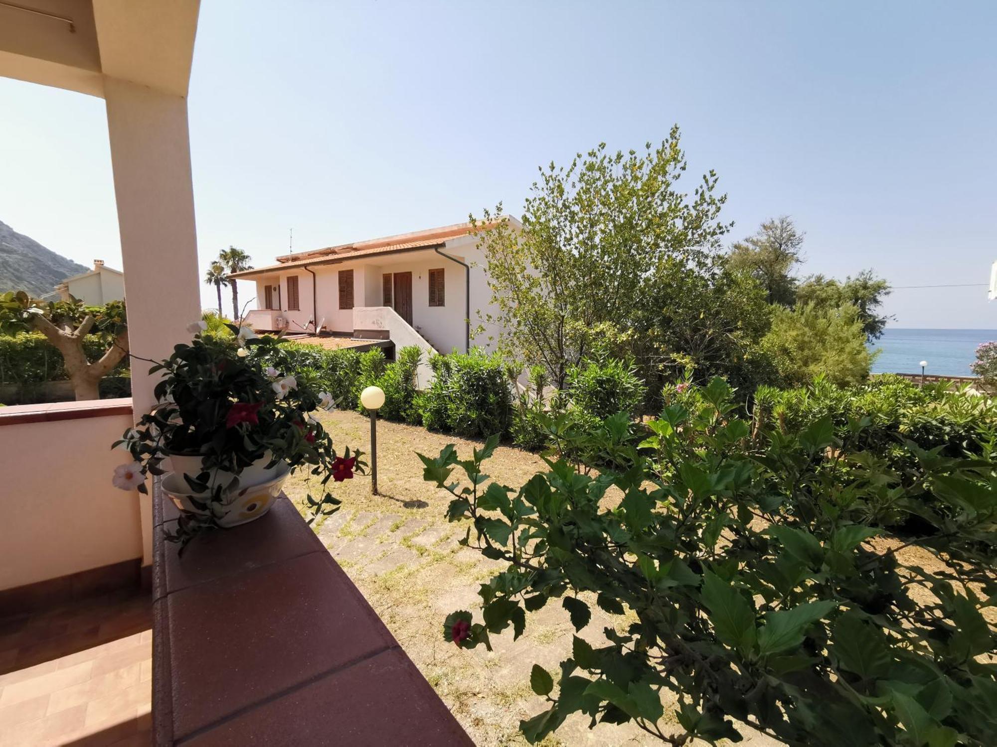 Casa Con Giardino E Terrazzo Vicino Al Mare Villa Piraino Eksteriør billede